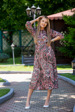 Rochie lunga, cu desen grafic roz