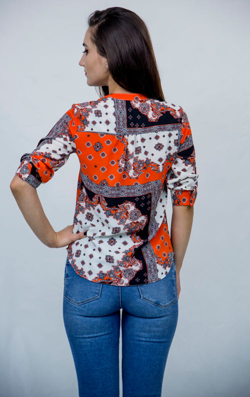 Bluza tunica in V cu imprimeu multicolor