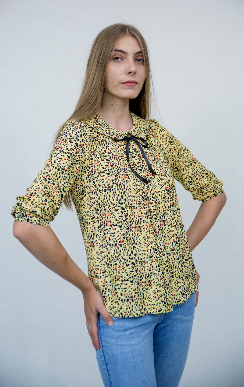 Bluza tunica in V cu imprimeu multicolor