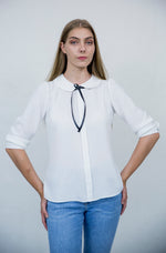 Bluza cu guleras alba