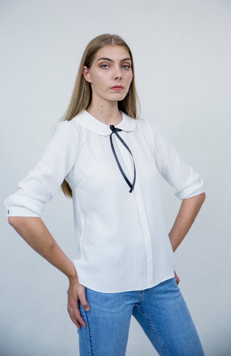 Bluza cu guleras alba