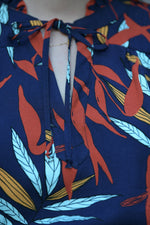Rochie lunga albastra cu frunze