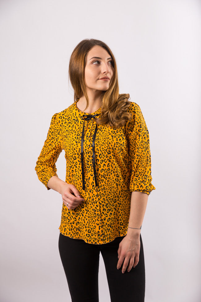 Bluza guler rotund, orange cu animal print